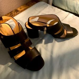 Selling my heels medium size heel